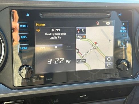 Used 2016 Toyota Tacoma TRD Sport w/ Towing Package image 11