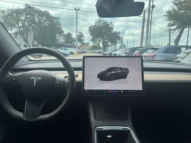 Used 2025 Tesla Model Y Long Range RWD image 9