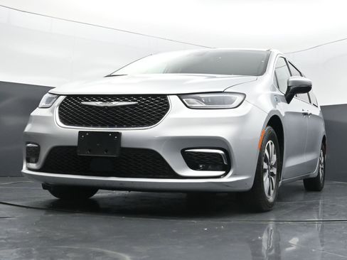 Used 2023 Chrysler Pacifica Touring-L FWD image 35