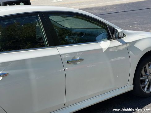 Used 2014 Nissan Sentra SR w/ SR Driver Package FWD image 31