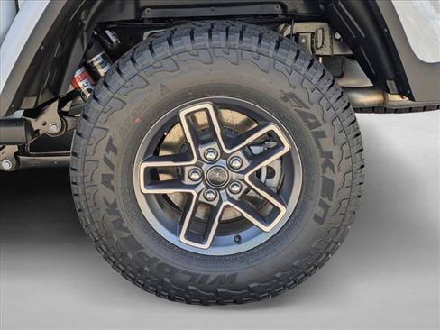 New 2026 Jeep Gladiator Mojave w/ Steel Bumper Group AWD/4WD image 10
