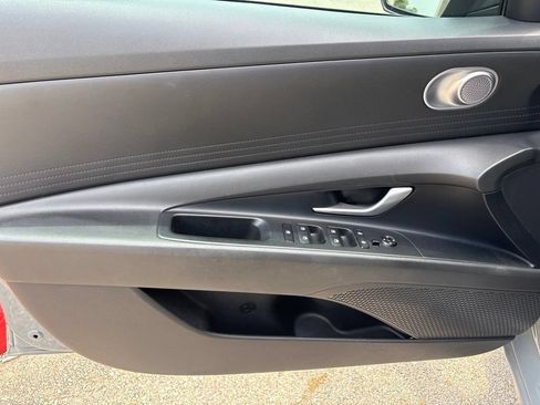 Used 2022 Hyundai Elantra SEL FWD image 11