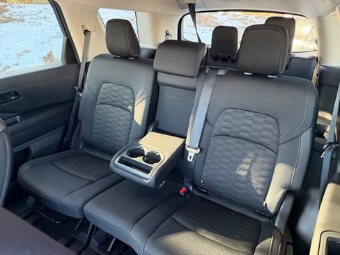Used 2025 Nissan Pathfinder SV image 23
