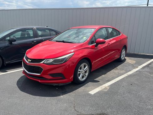 Used 2017 Chevrolet Cruze LT w/ Convenience Package FWD image 1