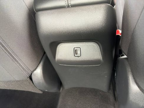 Used 2024 Nissan Sentra SV FWD image 33
