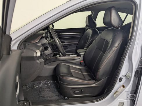 Used 2024 Nissan Altima 2.5 SR FWD image 14