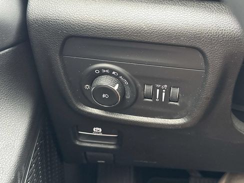 Used 2023 Jeep Grand Cherokee L Limited AWD/4WD image 31