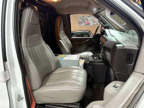 Used 2017 Chevrolet Express 2500 RWD image 20