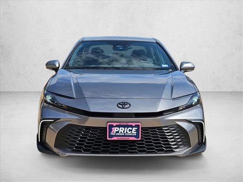 Used 2025 Toyota Camry SE image 2