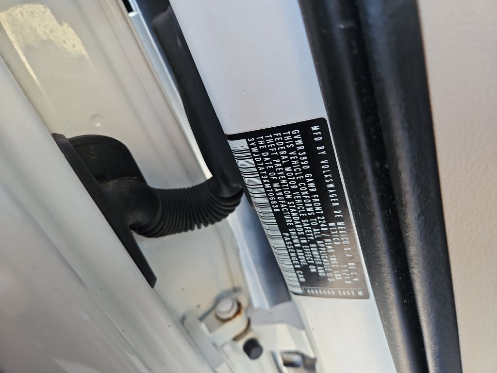 Used 2019 Volkswagen Beetle 2.0T SE FWD image 14