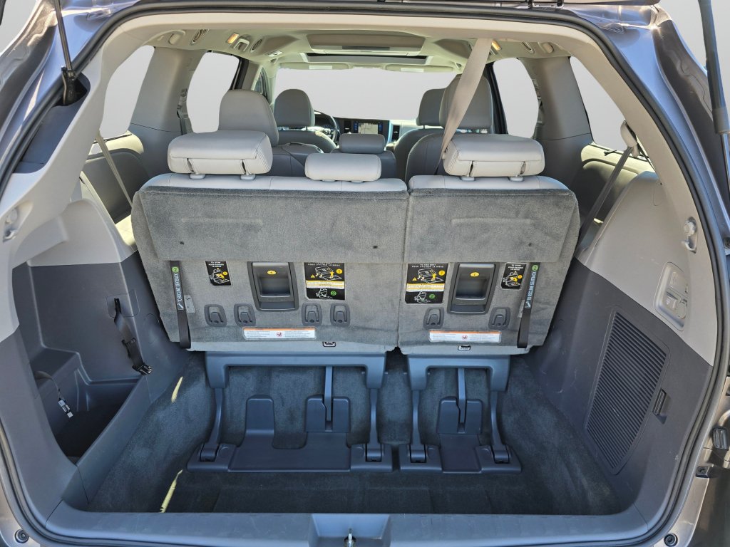 Used 2017 Toyota Sienna XLE Premium FWD image 24