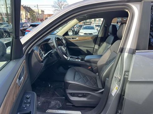 Used 2025 Volkswagen Atlas SE image 17