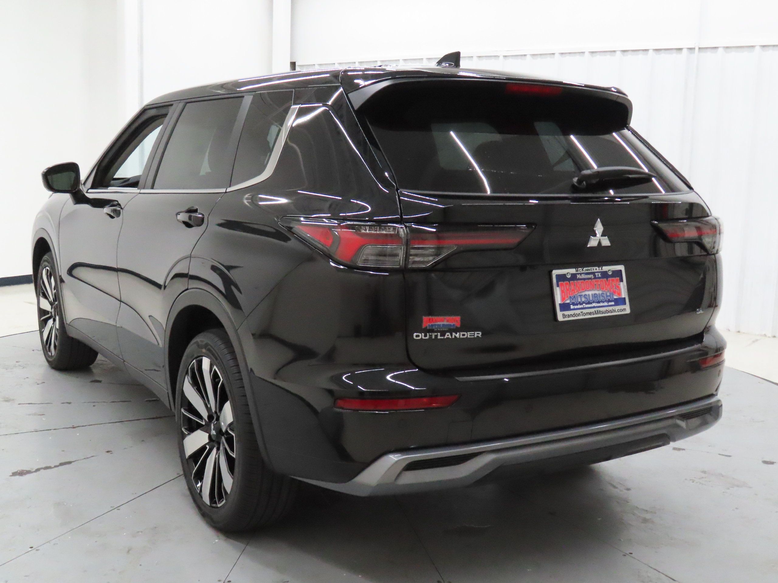New 2026 Mitsubishi Outlander SE FWD image 6