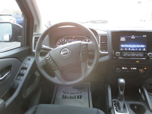 Used 2022 Nissan Frontier SV w/ Technology Package image 12