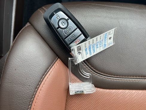 Used 2022 Ford Explorer King Ranch w/ Premium Technology Package image 20