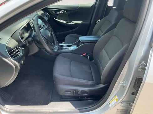 Used 2017 Chevrolet Malibu LT FWD image 9
