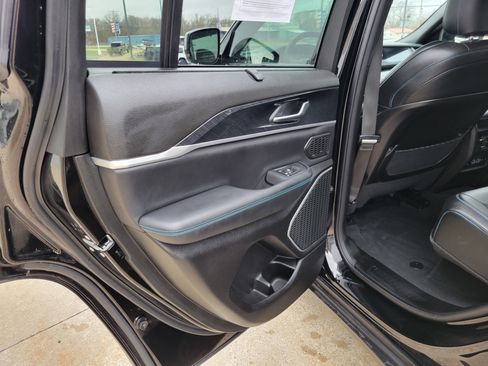 Used 2023 Jeep Grand Cherokee Trailhawk w/ Luxury Tech Group III image 17