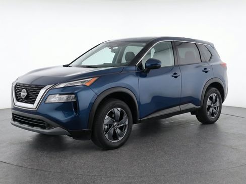 Used 2025 Nissan Rogue SV AWD/4WD image 3