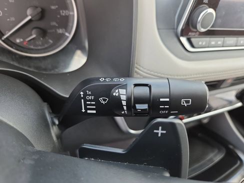 Used 2023 Nissan Rogue SV FWD image 30