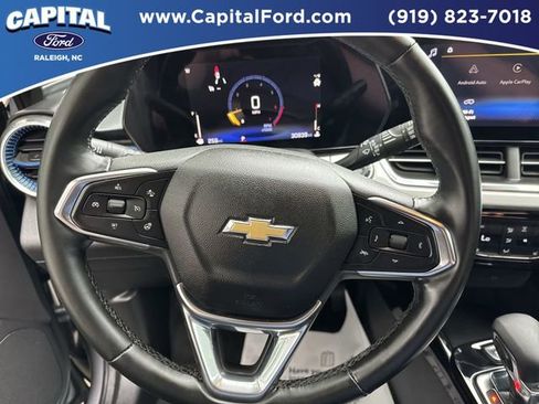 Used 2025 Chevrolet Trax LT w/ LT Convenience Package FWD image 24