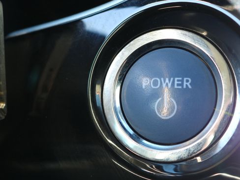 Used 2022 Toyota Prius LE image 11