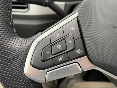 Used 2023 Volkswagen Atlas Cross Sport SEL R-Line image 27