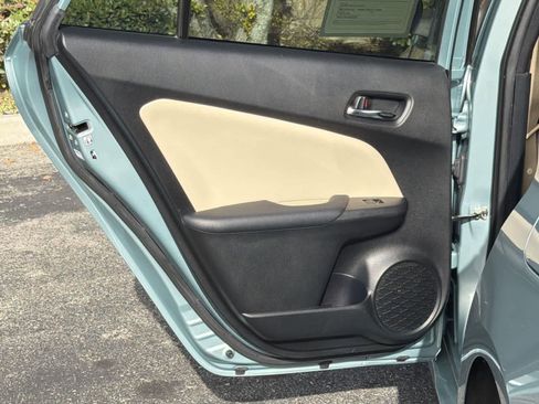 Used 2021 Toyota Prius L Eco image 27