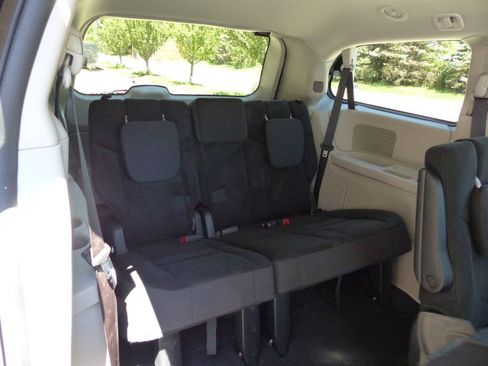 Used 2019 Dodge Grand Caravan SE w/ UConnect Hands-Free Group FWD image 37