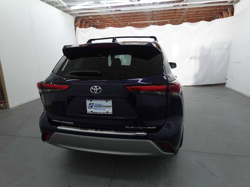 Used 2020 Toyota Highlander Platinum image 5