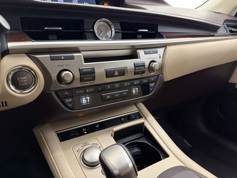 Used 2016 Lexus ES 350 w/ Premium Package w/Wood Trim FWD image 21