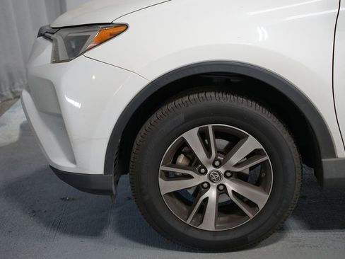Used 2018 Toyota RAV4 XLE image 5