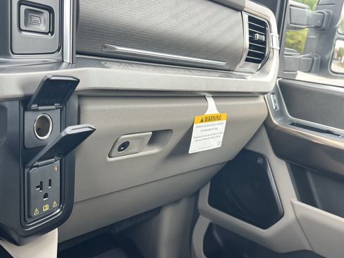 New 2026 Ford F450 Platinum w/ Platinum Plus Package AWD/4WD image 9