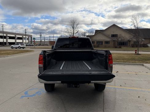 Used 2014 Nissan Titan SV image 8