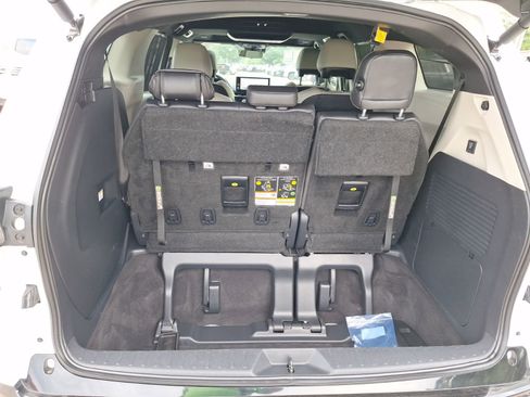 Used 2025 Toyota Sienna Platinum AWD/4WD image 36