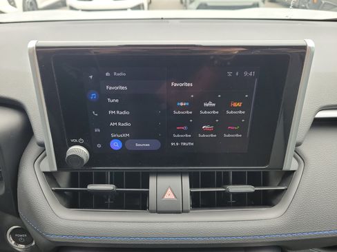 Used 2023 Toyota RAV4 SE image 32