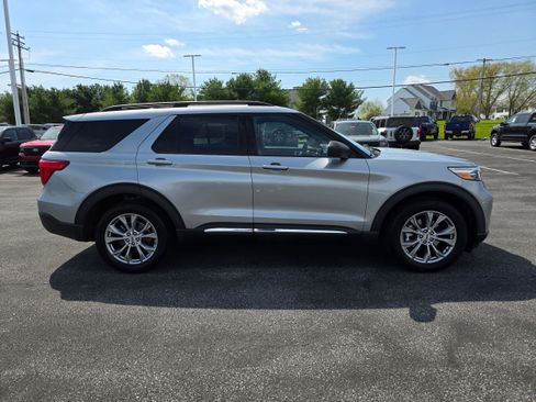 Used 2020 Ford Explorer XLT w/ Equipment Group 202A image 6