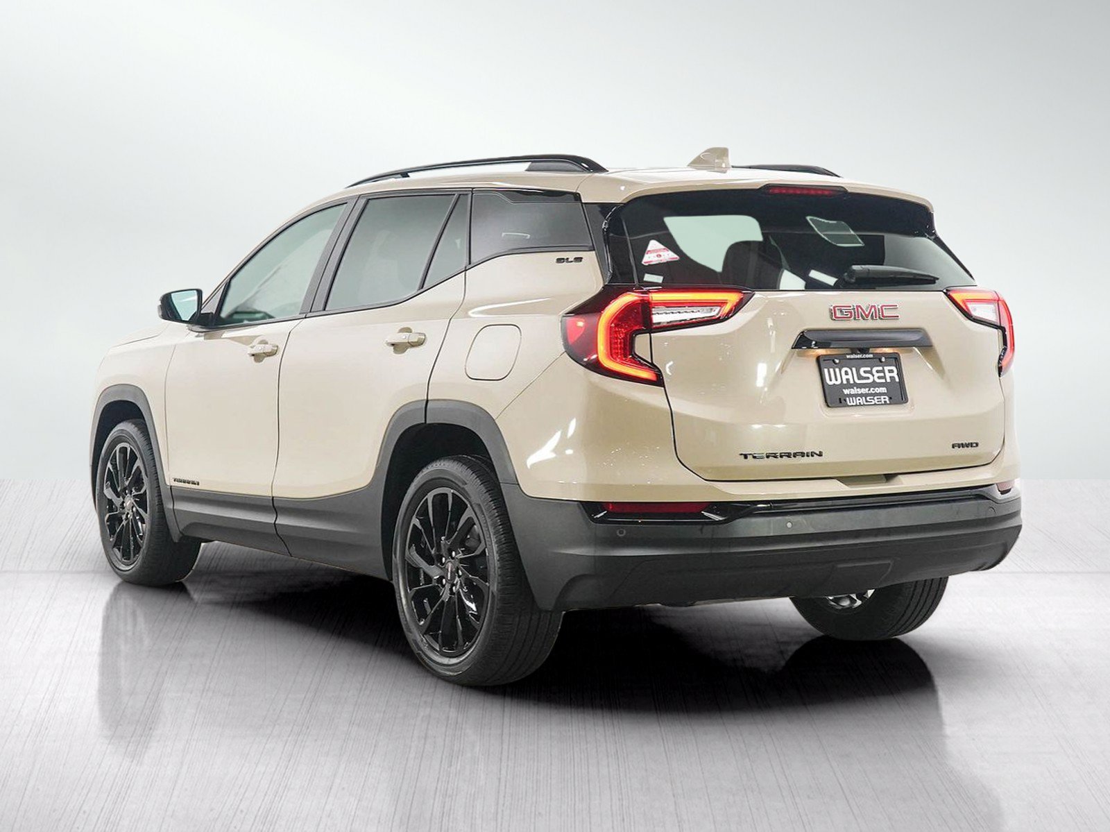 Used 2023 GMC Terrain SLE w/ Driver Convenience Package AWD/4WD image 4