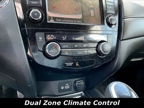 Used 2018 Nissan Rogue SV w/ Premium Package AWD/4WD image 14