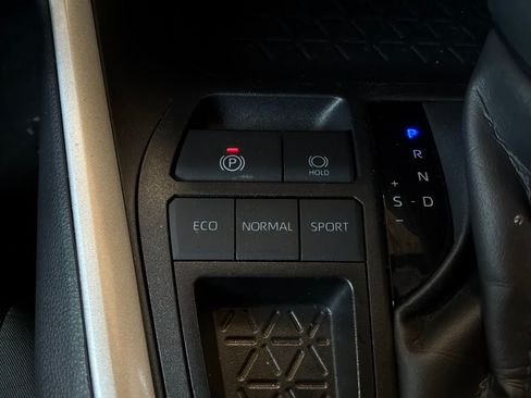 Used 2025 Toyota RAV4 XLE FWD image 24