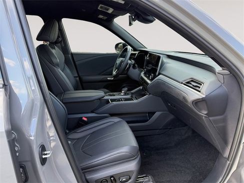 Used 2026 Lexus TX 500h AWD w/ Technology Package image 15