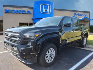 Used 2024 Toyota Tacoma SR5 AWD/4WD video 1