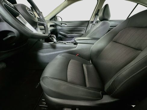 Used 2024 Nissan Altima 2.5 SV FWD image 13