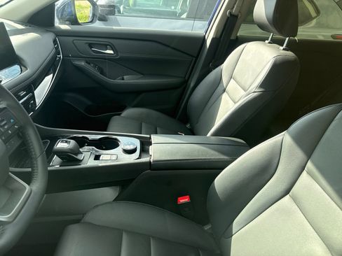 Certified 2025 Nissan Rogue SL w/ Tech Package AWD/4WD image 4