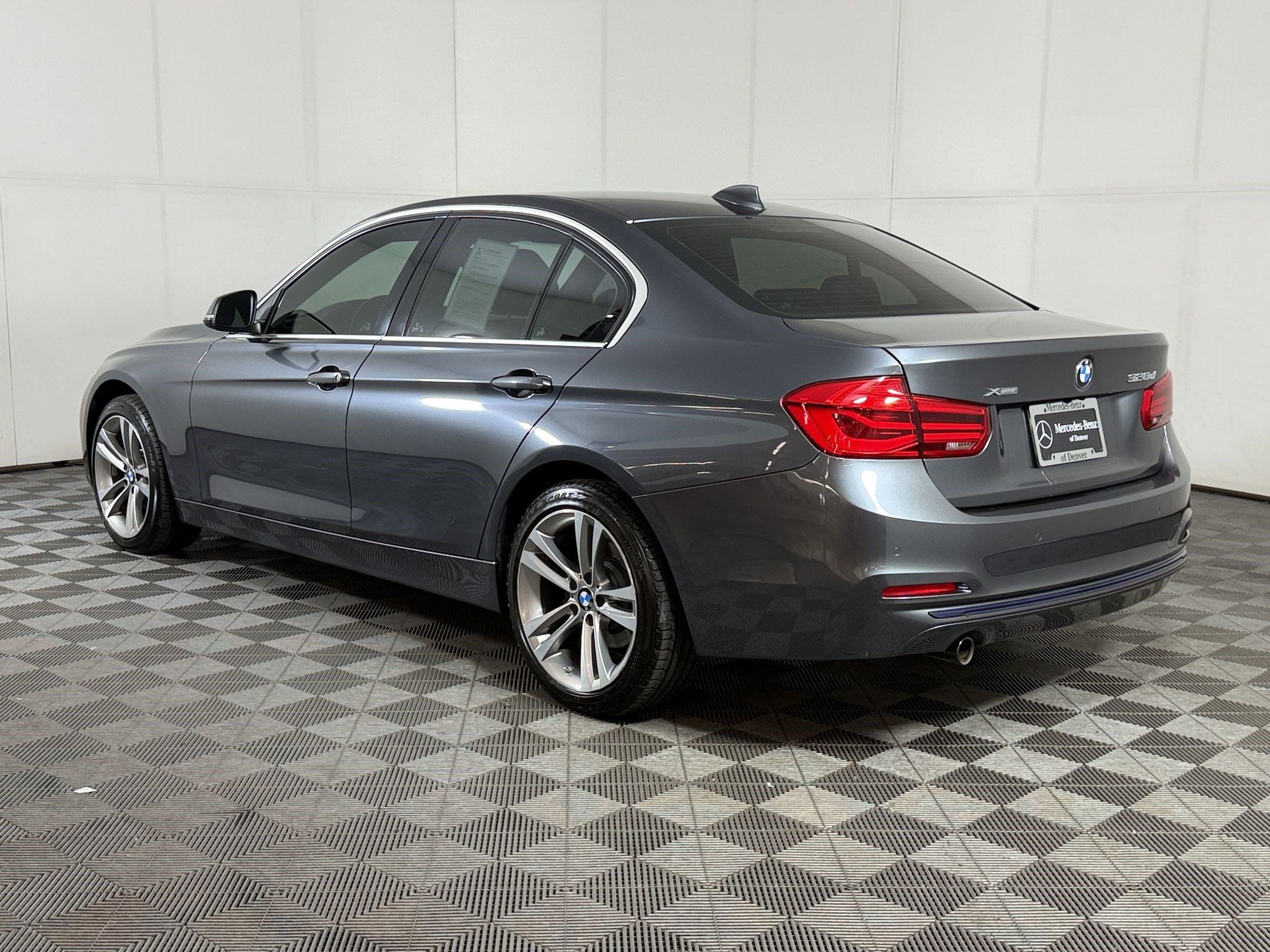 Used 2017 BMW 328d xDrive Sedan AWD/4WD image 3