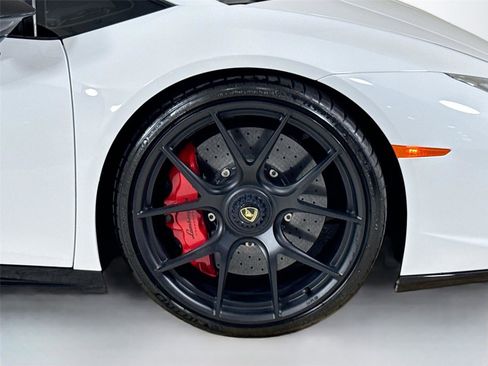 Used 2018 Lamborghini Huracan image 37