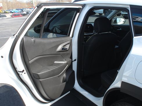 New 2026 Chevrolet Trax ACTIV w/ Sunroof Package image 18