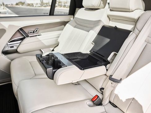 Used 2024 Land Rover Range Rover Long Wheelbase SE image 50