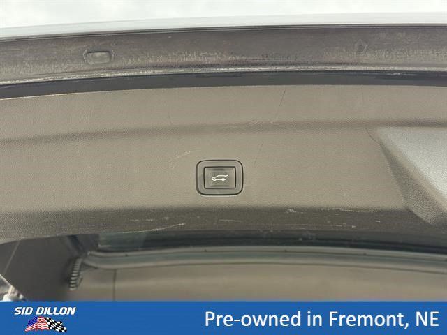 Used 2021 Chevrolet Suburban Premier w/ Premium Package AWD/4WD image 7