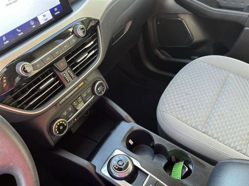 Used 2020 Ford Escape SE image 24