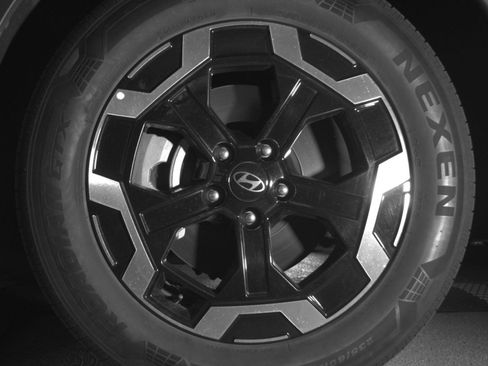 Used 2025 Hyundai Santa Fe SEL FWD image 15